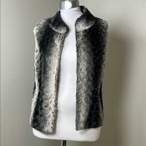Chelsea & Theodore Black and Gray Faux Fur Vest
